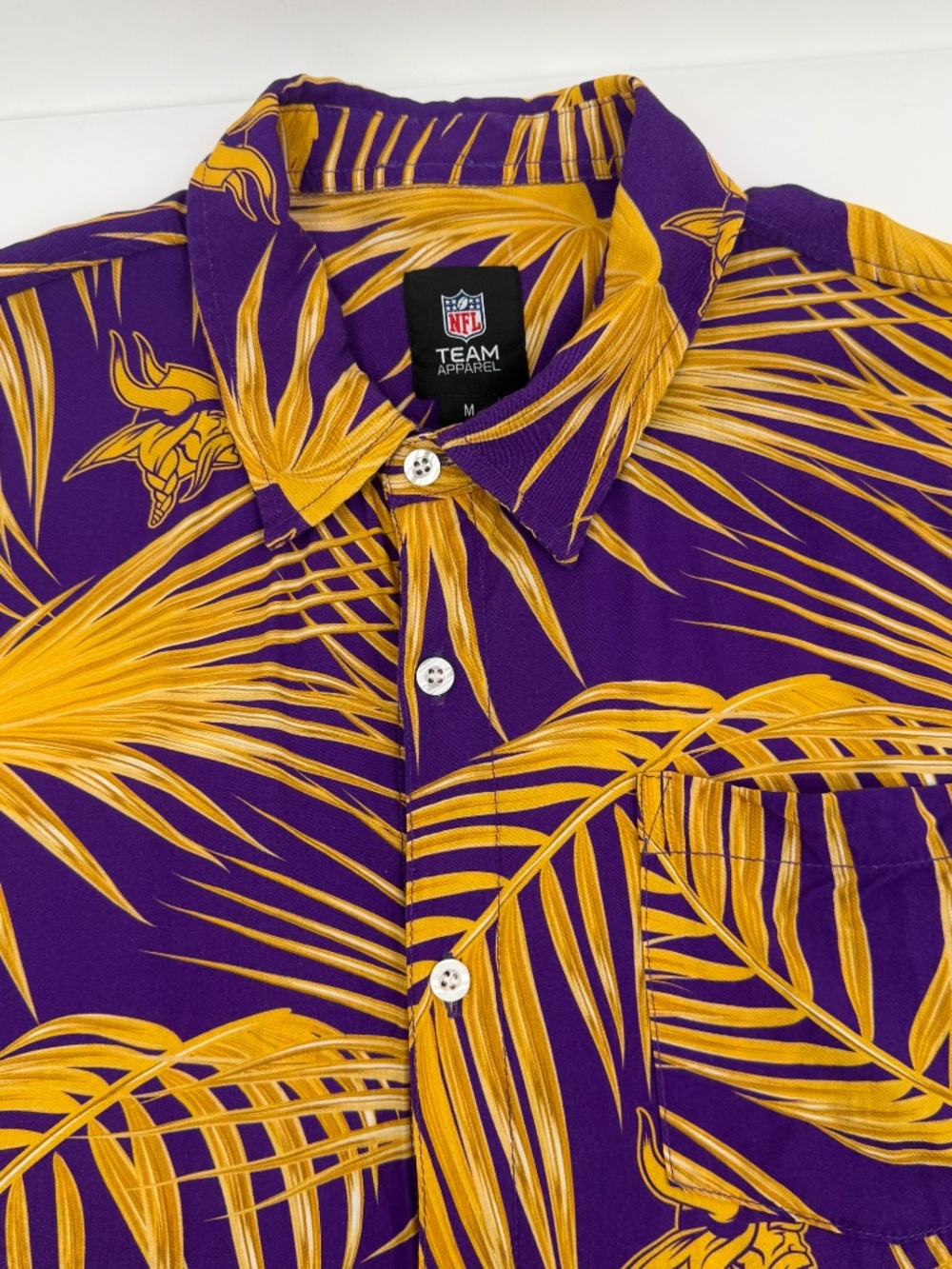 Minnesota Vikings Hawaiian Shirt Men Medium Purple NFL Team Apparel Button Up